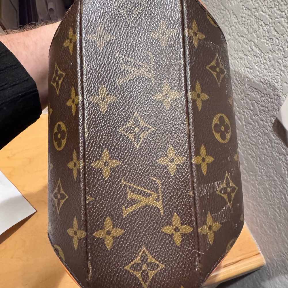 Authentic Louis Vuitton bag - Picture 3 of 5